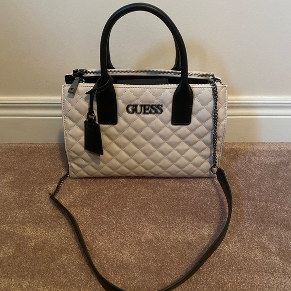 Guess Bag - Picture 1 of 10
